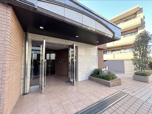 ファミール明大前 エントランス エントランス