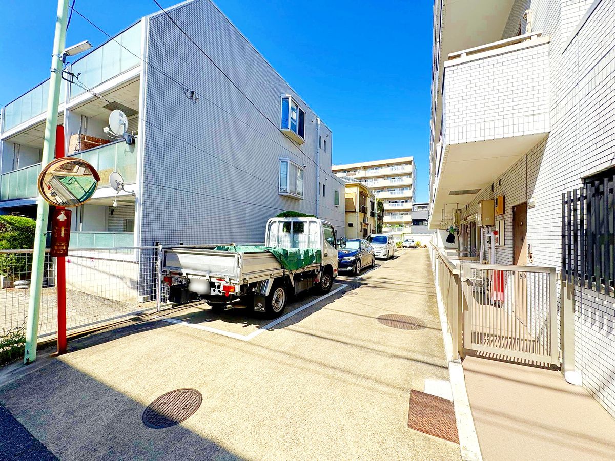 シャトレー笹塚 駐車場 駐車場