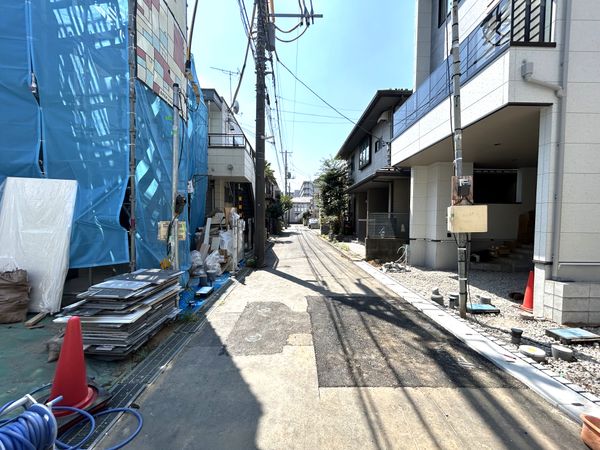 坂戸3丁目新築戸建 3号棟 前面道路含む外観 坂戸3丁目新築戸建 3号棟 前面道路含む外観