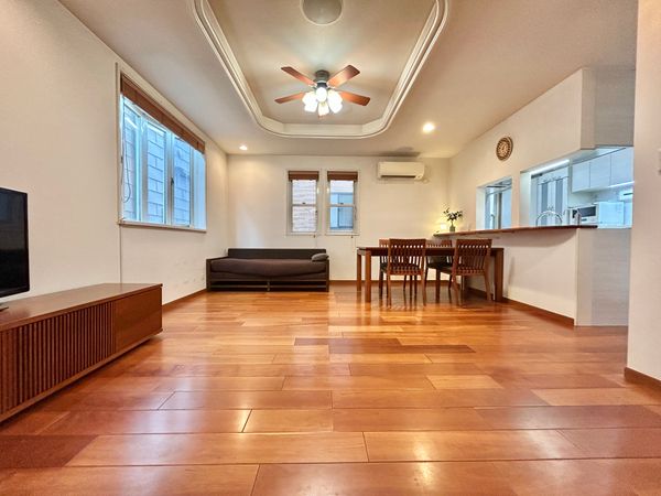 諏訪2丁目戸建 リビング