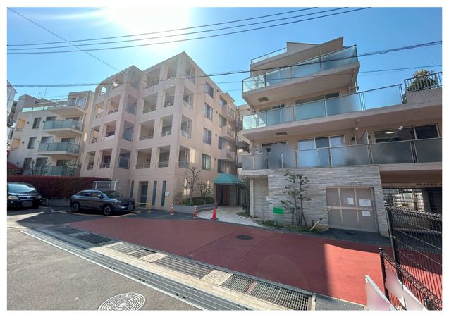 バースシティ久地 外観