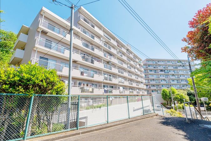 クイーンハイツ久地 外観