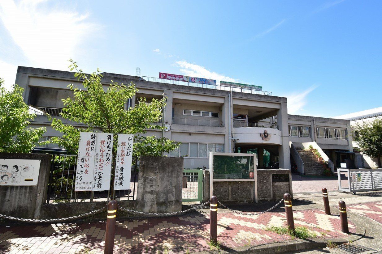 川崎市立高津中学校（約200ｍ）
