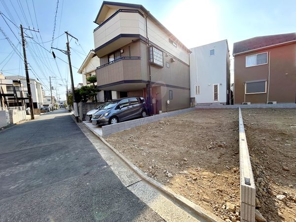 前面道路含む外観