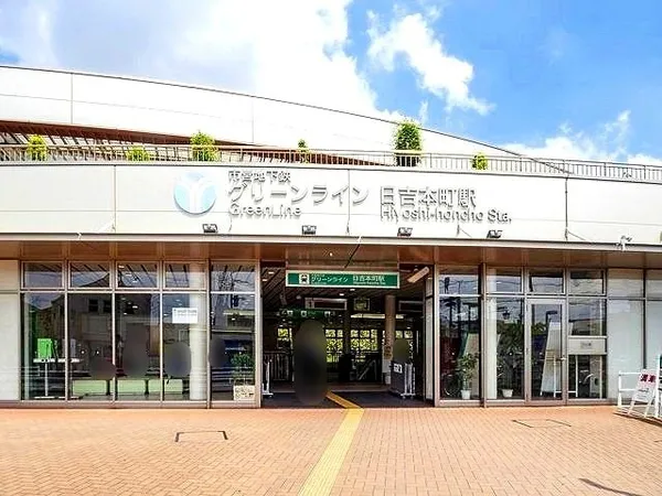徒歩8分。