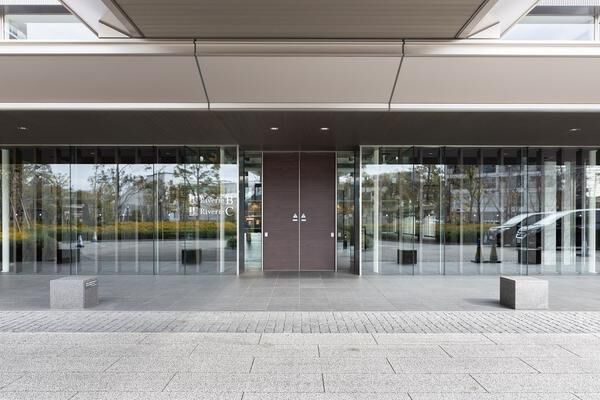 リヴァリエ B棟 エントランス リヴァリエ B棟 エントランス