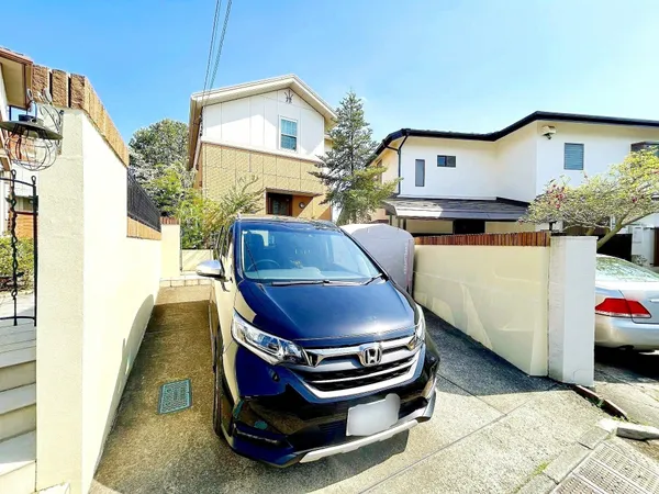 ハイルーフ駐車可能なカースペース有（車種による制限有）