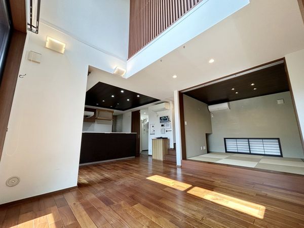 横浜市青葉区新石川4丁目 戸建 リビング