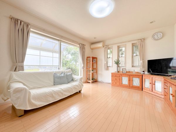 美しが丘西2丁目戸建 リビング