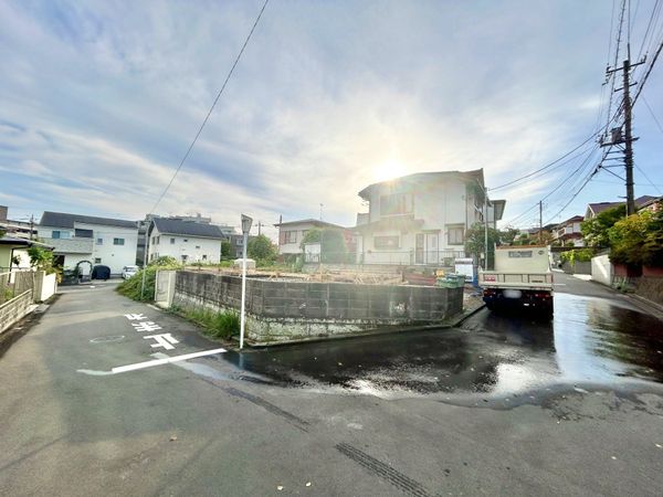 青葉区奈良町 新築戸建 前面道路含む外観 青葉区奈良町 新築戸建 前面道路含む外観