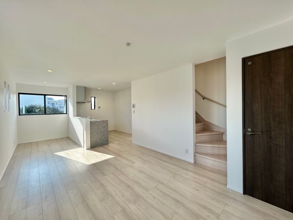 青葉区鴨志田町 新築戸建 リビング