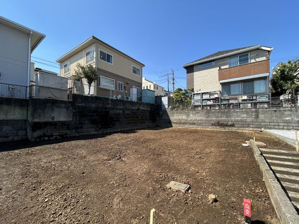梅が丘 新築戸建(FirstStage梅が丘) 前面道路含む外観