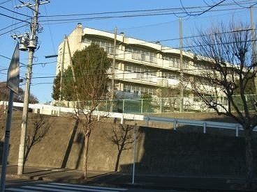 奈良町 新築戸建 横浜市立奈良中学校(約2830m) 横浜市立奈良中学校(約2830m)