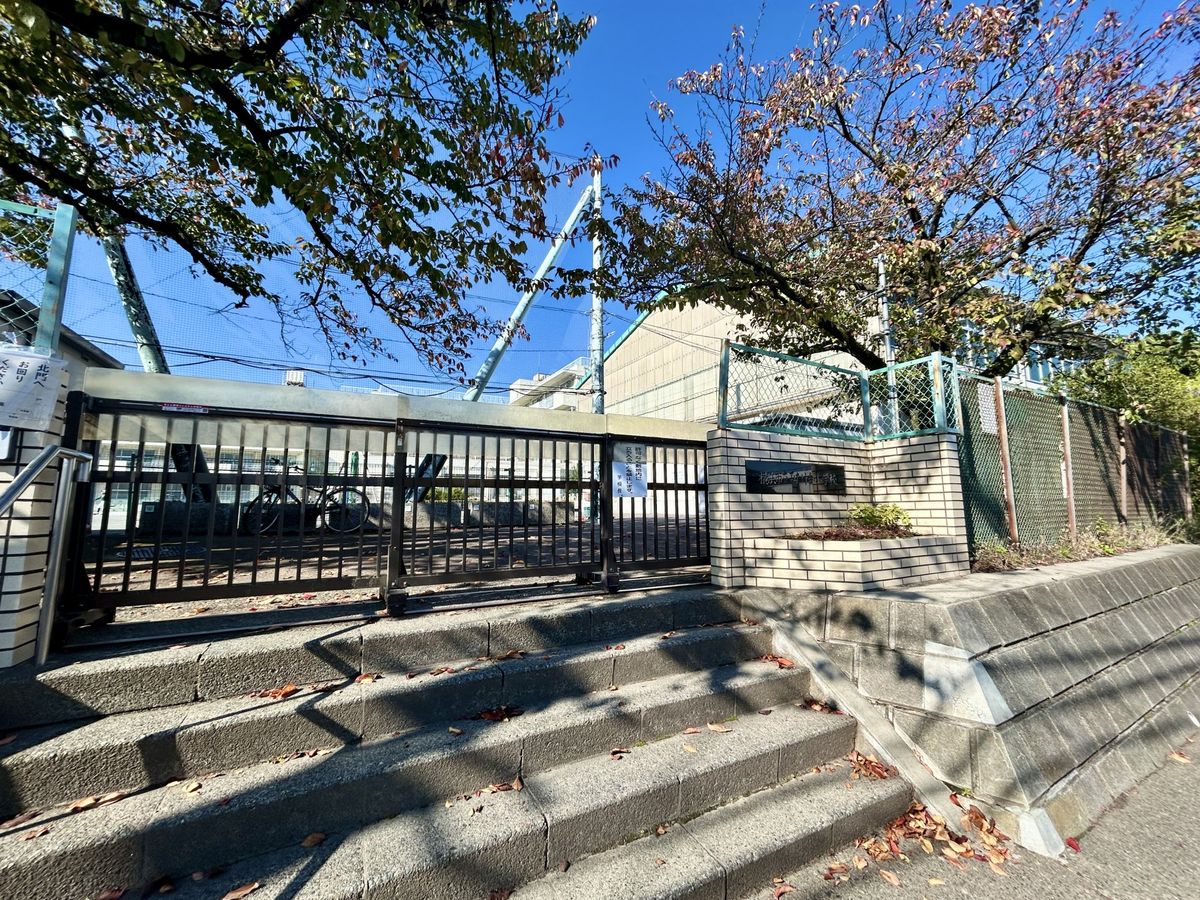 みたけ台 新築戸建1号棟 横浜市立みたけ台小学校(約320m) 横浜市立みたけ台小学校(約320m)
