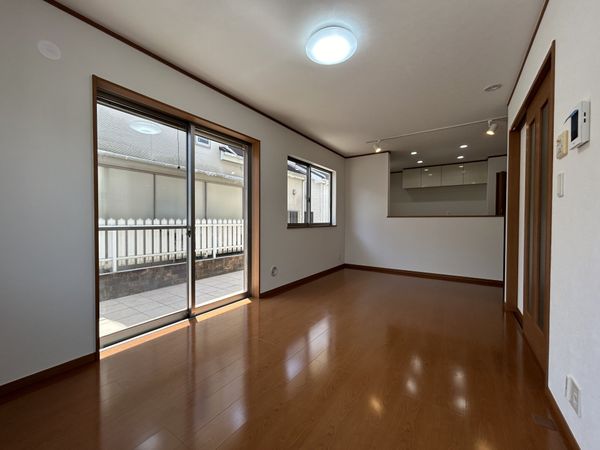 青葉区桂台2丁目戸建 リビング