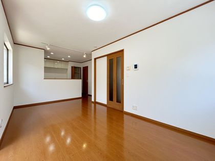 青葉区桂台2丁目戸建 リビング