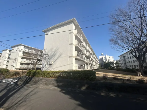 【外観】高台の立地で陽当たり・通風良好