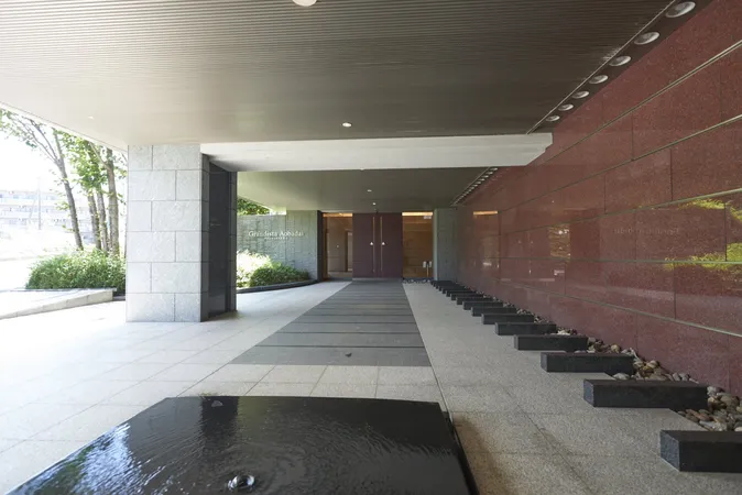 【メインエントランス】