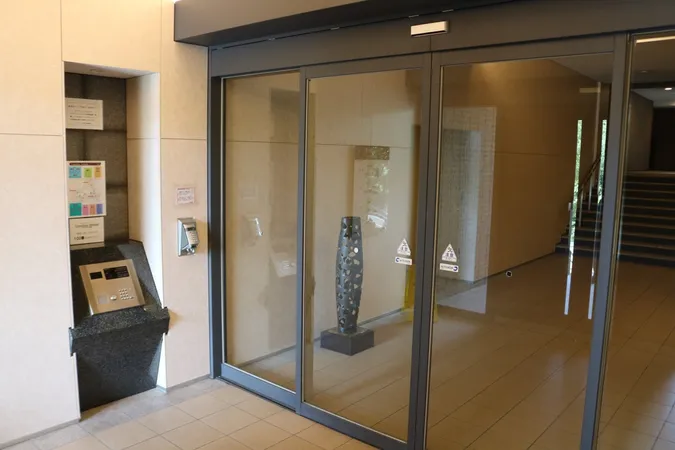 【エントランス】