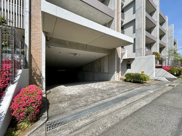 【駐車場入口】