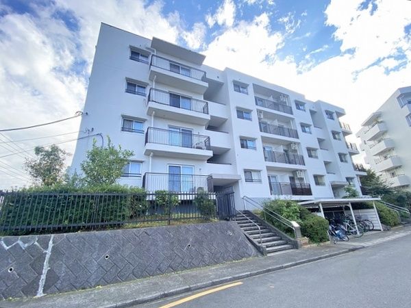 グリーンヒル鴨志田西団地 3号棟 外観 グリーンヒル鴨志田西団地 3号棟 外観