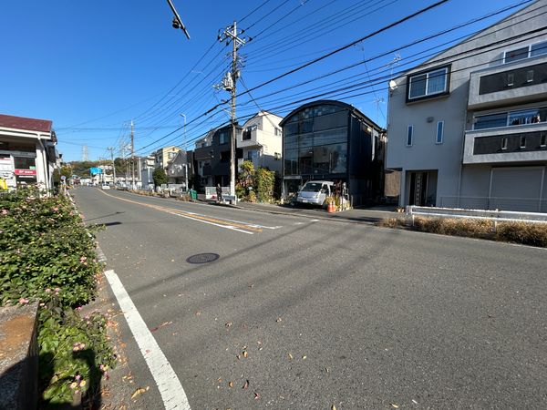 前面道路含む外観