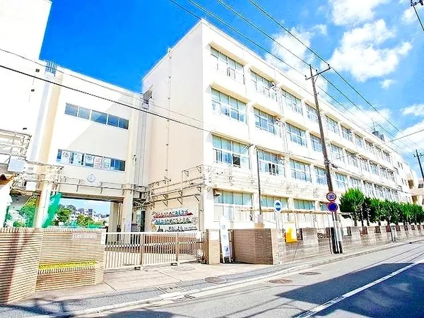 徒歩4分。