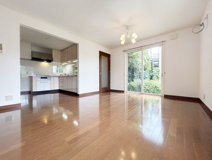 港北区篠原北2丁目(戸建) リビング