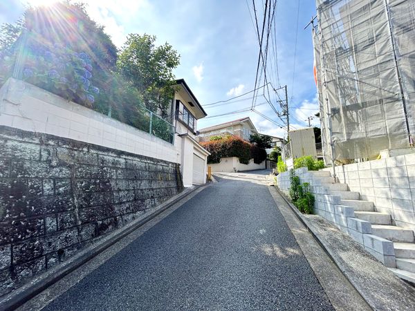 港北区富士塚2丁目(戸建) 前面道路含む外観 前面道路含む外観