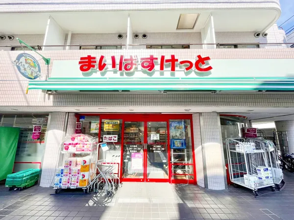 徒歩8分。