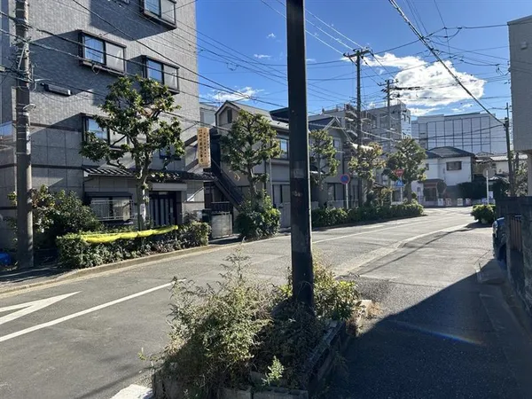 【前面道路含む外観】