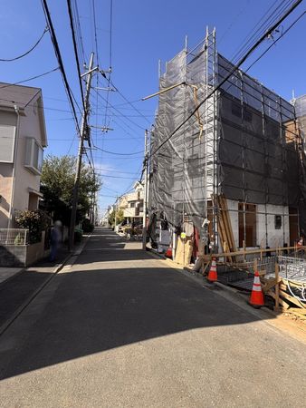 港北区綱島東5丁目 3号棟 前面道路含む外観