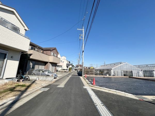 前面道路含む外観