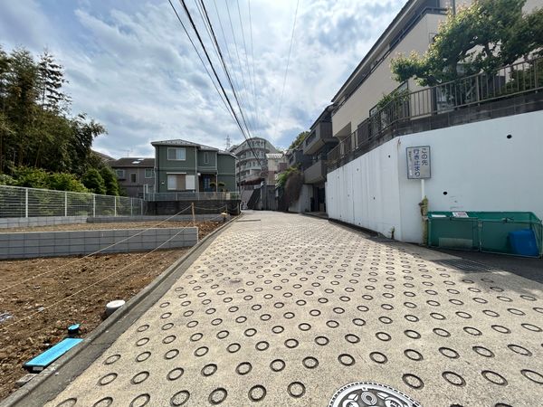 南野川3丁目 1区画 前面道路含む外観