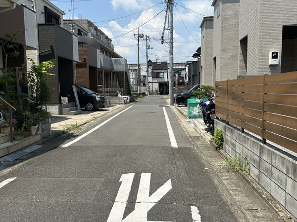 前面道路含む外観