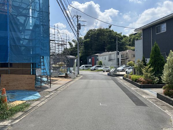 前面道路含む外観