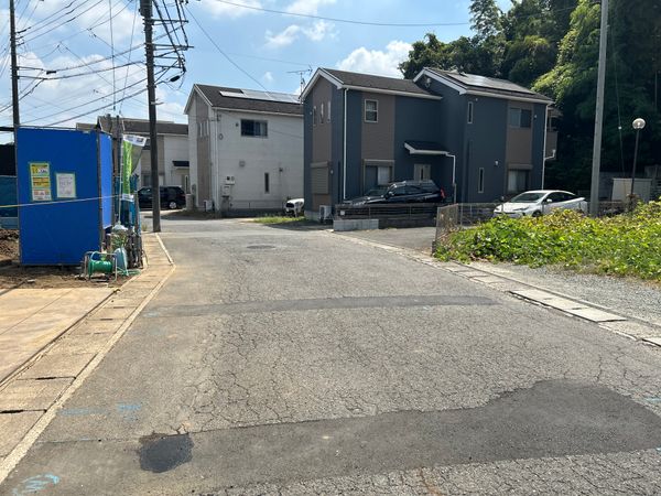 前面道路含む外観