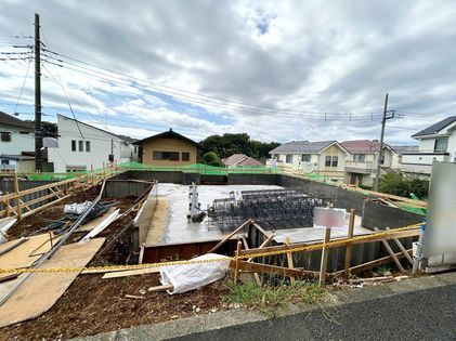 西野川3丁目新築戸建 1号棟 前面道路含む外観