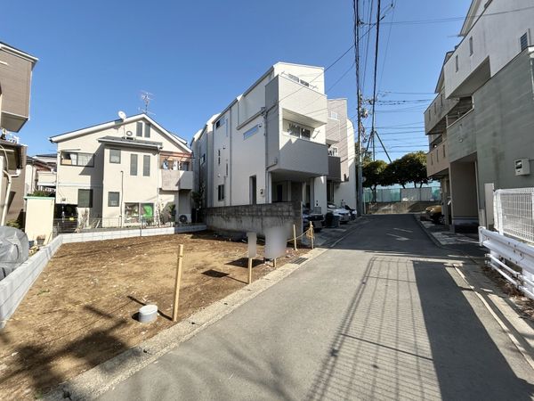 神木本町5丁目 新築戸建 1号棟 前面道路含む外観