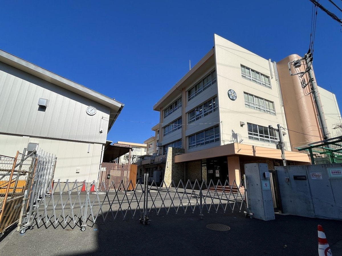 川崎市立西有馬小学校（約610ｍ）