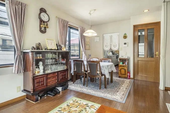 【LDK/約16.7帖】LDKは2階部分に設けられています。外からの視線が気になりにくく、ご家族一緒に、ゆったりと寛ぎのひと時をお過ごしいただけます。※家具等は販売価格に含まれません。