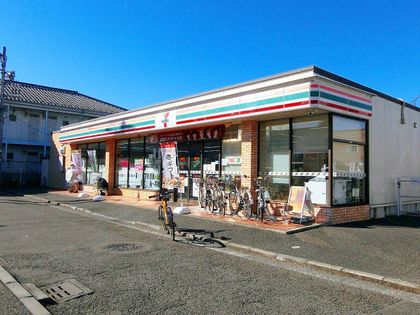 セブンイレブン横浜新吉田東3丁目店（約160ｍ）
