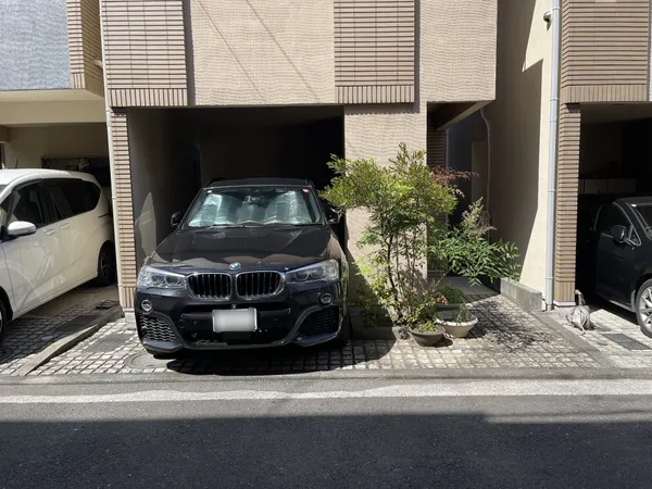 【駐車場】お車を使用している間は、お子様のちょっとした外遊びスペースとしても活躍してくれそうです。