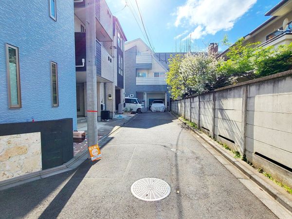 用賀3丁目戸建 前面道路含む外観
