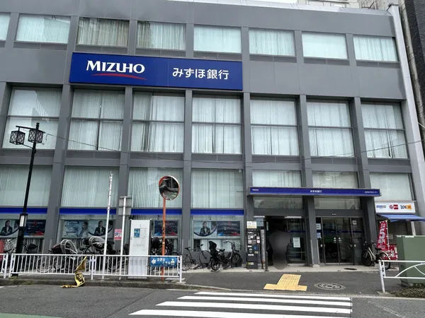 徒歩4分。