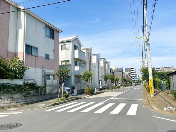 前面道路含む外観