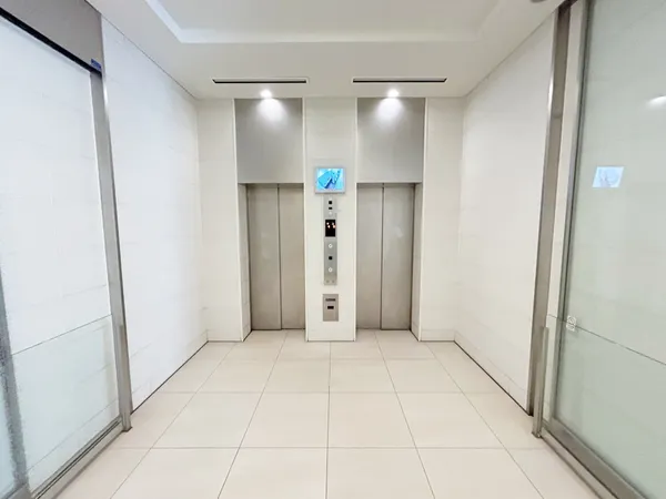 エレベーターホ－ル