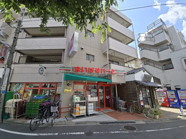 徒歩6分。
