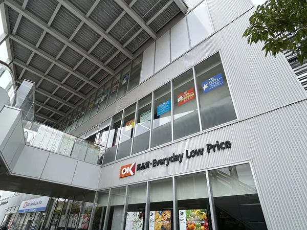 徒歩3分。オーケーストア新用賀店では、食料品、日用品、医薬品など幅広い商品を取り扱っています。駐車場164台分付設。