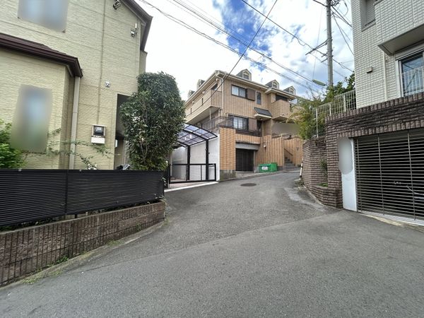 前面道路含む外観